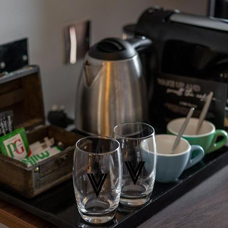 Village Hotel Manchester Cheadle Чийдъл Екстериор снимка