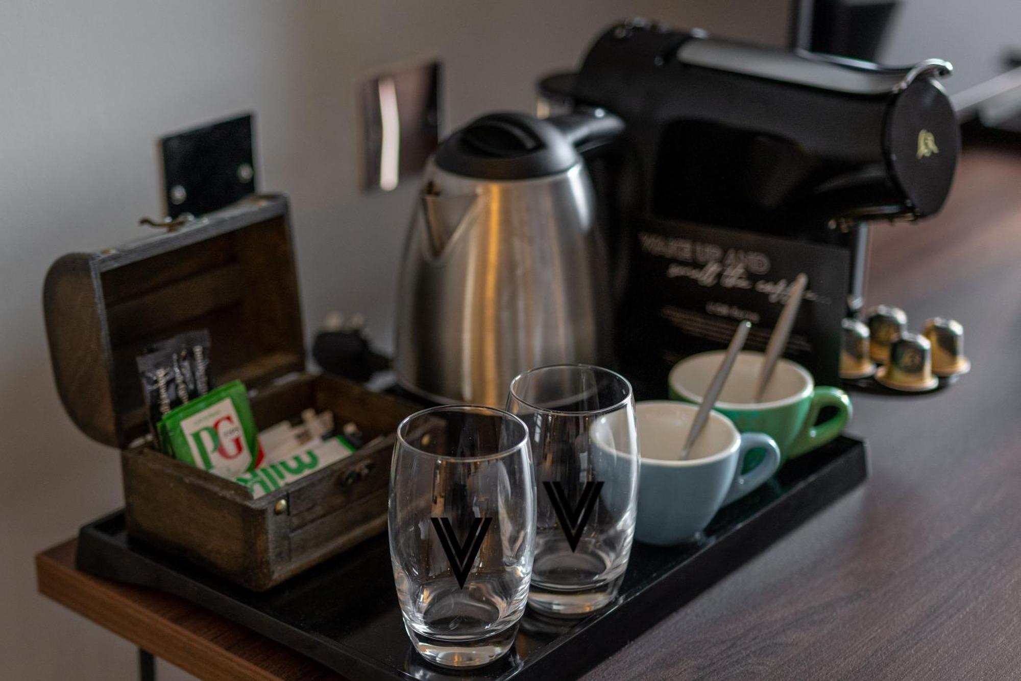 Village Hotel Manchester Cheadle Чийдъл Екстериор снимка