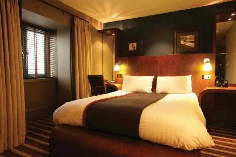 Village Hotel Manchester Cheadle Чийдъл Екстериор снимка