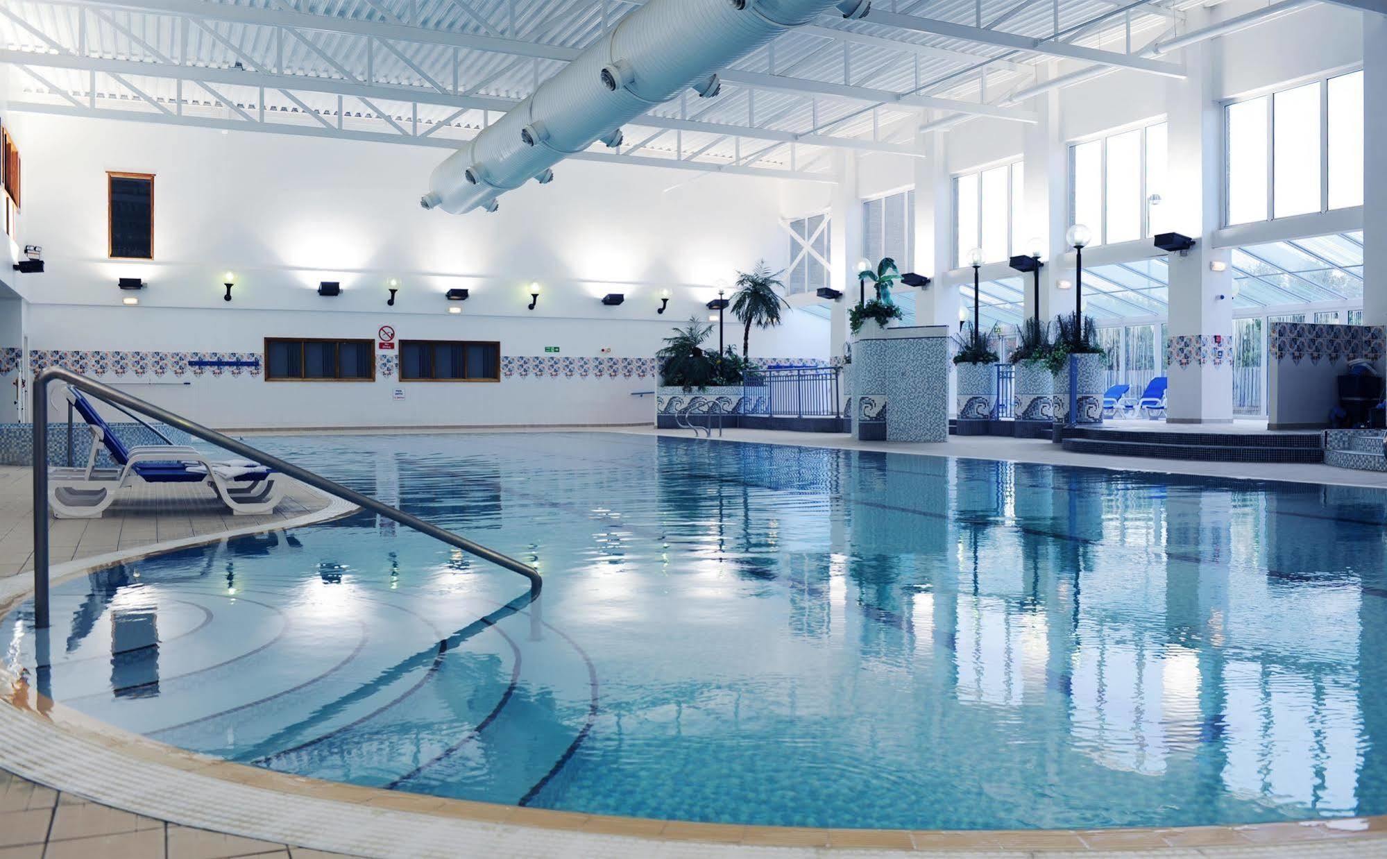 Village Hotel Manchester Cheadle Чийдъл Екстериор снимка