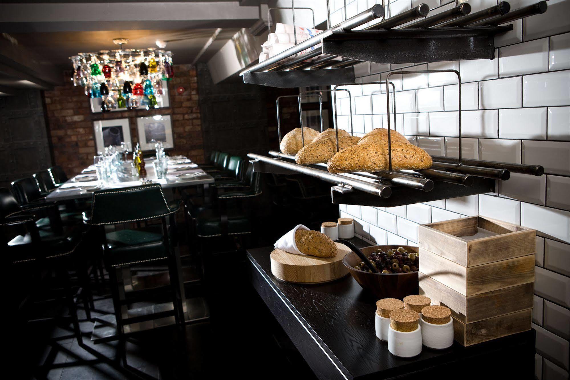 Village Hotel Manchester Cheadle Чийдъл Екстериор снимка